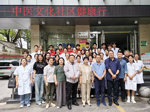 1748251888186068577.jpg 医学院举办“杏林春暖进万家,中医文化社区健康行”公益活动 拷贝.jpg